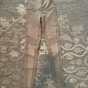 ALO Yoga high waisted Moto Legging Gravel